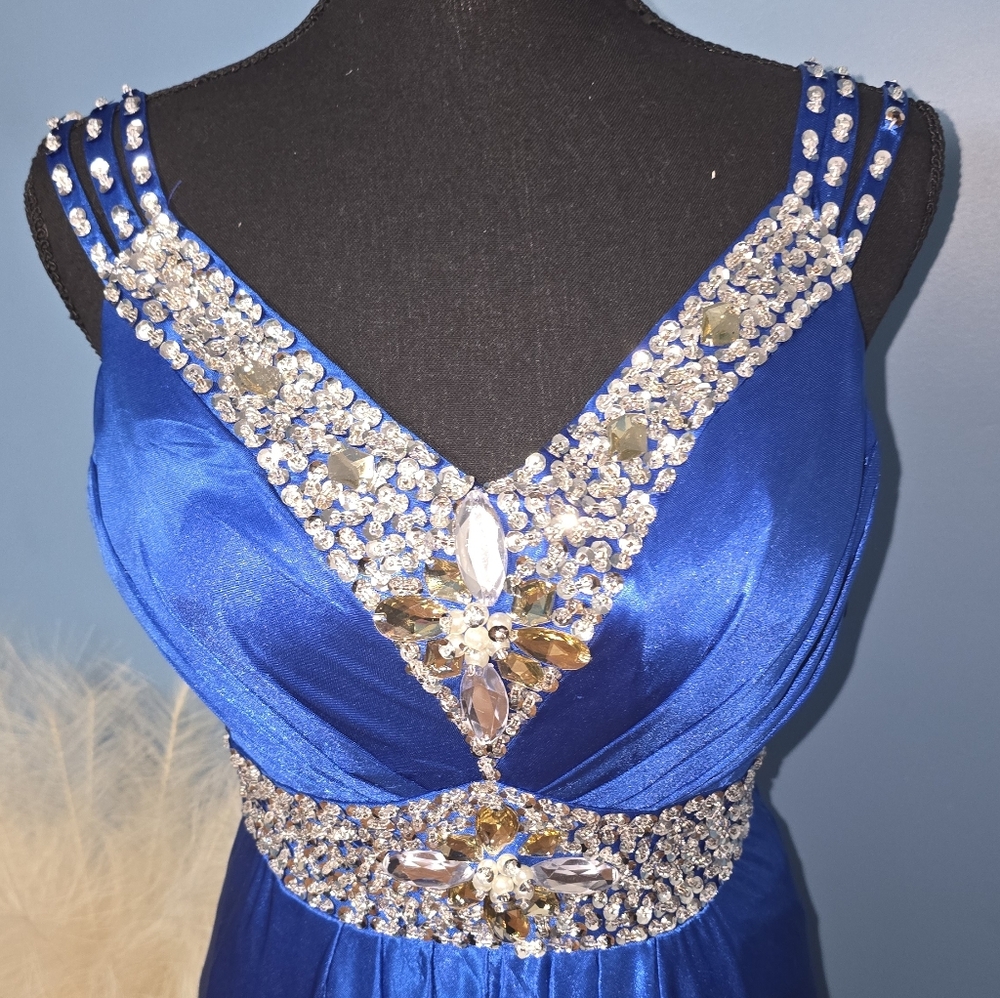 Elegant Blue Embellished Evening Dress